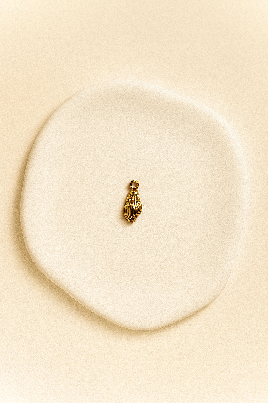 Charms Doré en Forme de coquillage Taille petit - en acier inoxydable couleur or