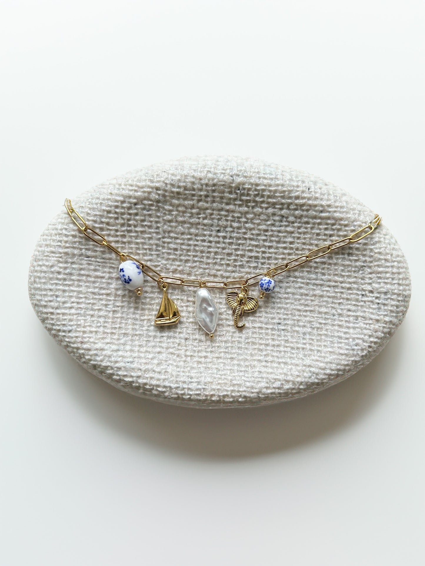 Bracelet Charms Dorés – Chaîne à Maillons & Perles Bleues