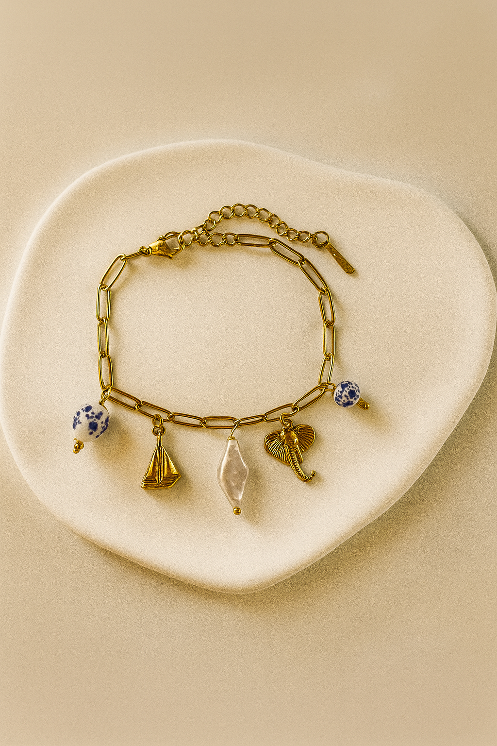 Bracelet Charms Dorés – Chaîne à Maillons & Perles Bleues