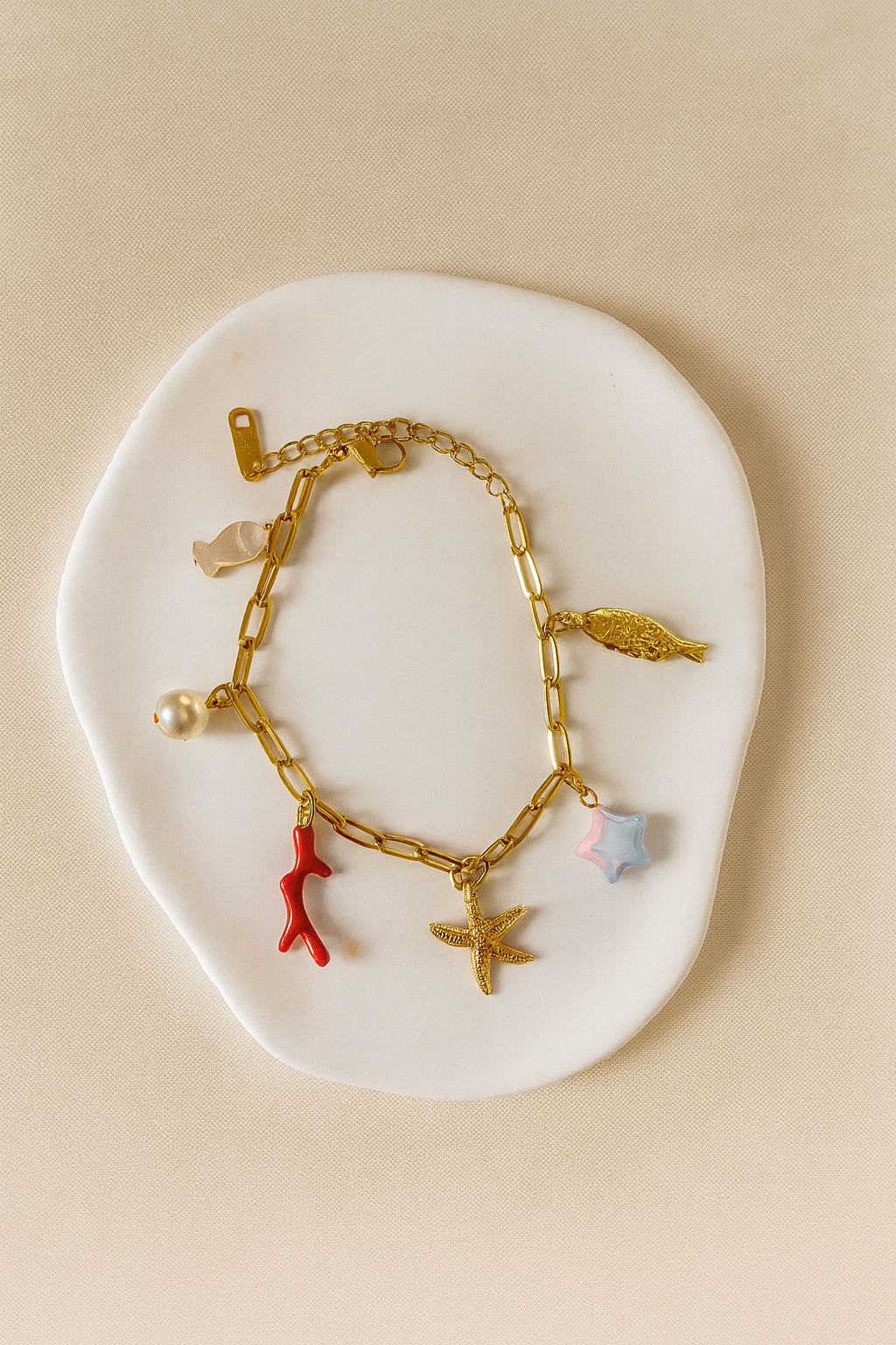 Bracelet Charms Étoile & Corail – Chaîne Dorée Marine