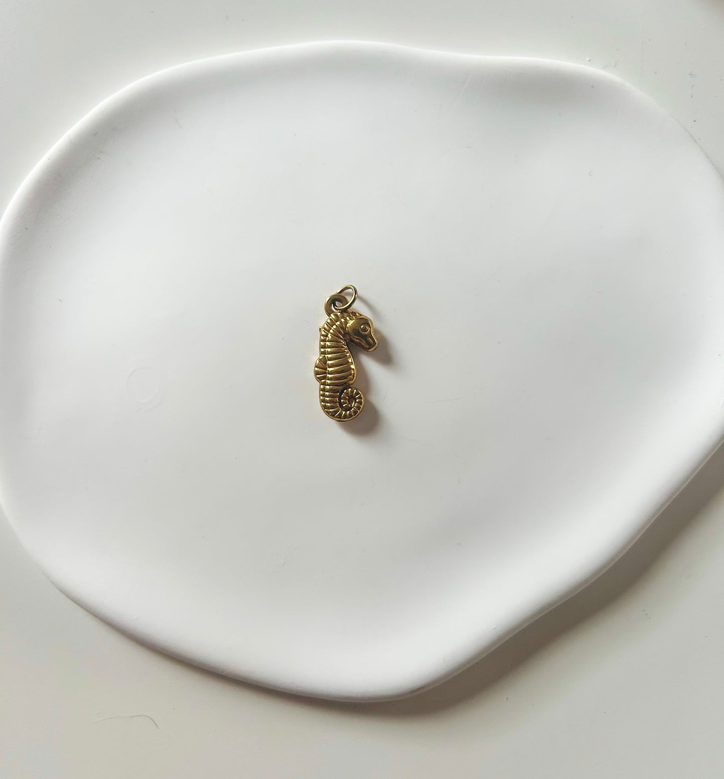 Charms Hippocampe - en acier inoxydable couleur or