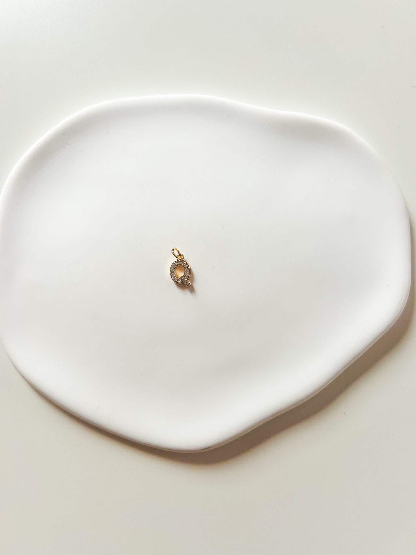 Charms Lettre Q – Breloque Alphabet - Petite taille