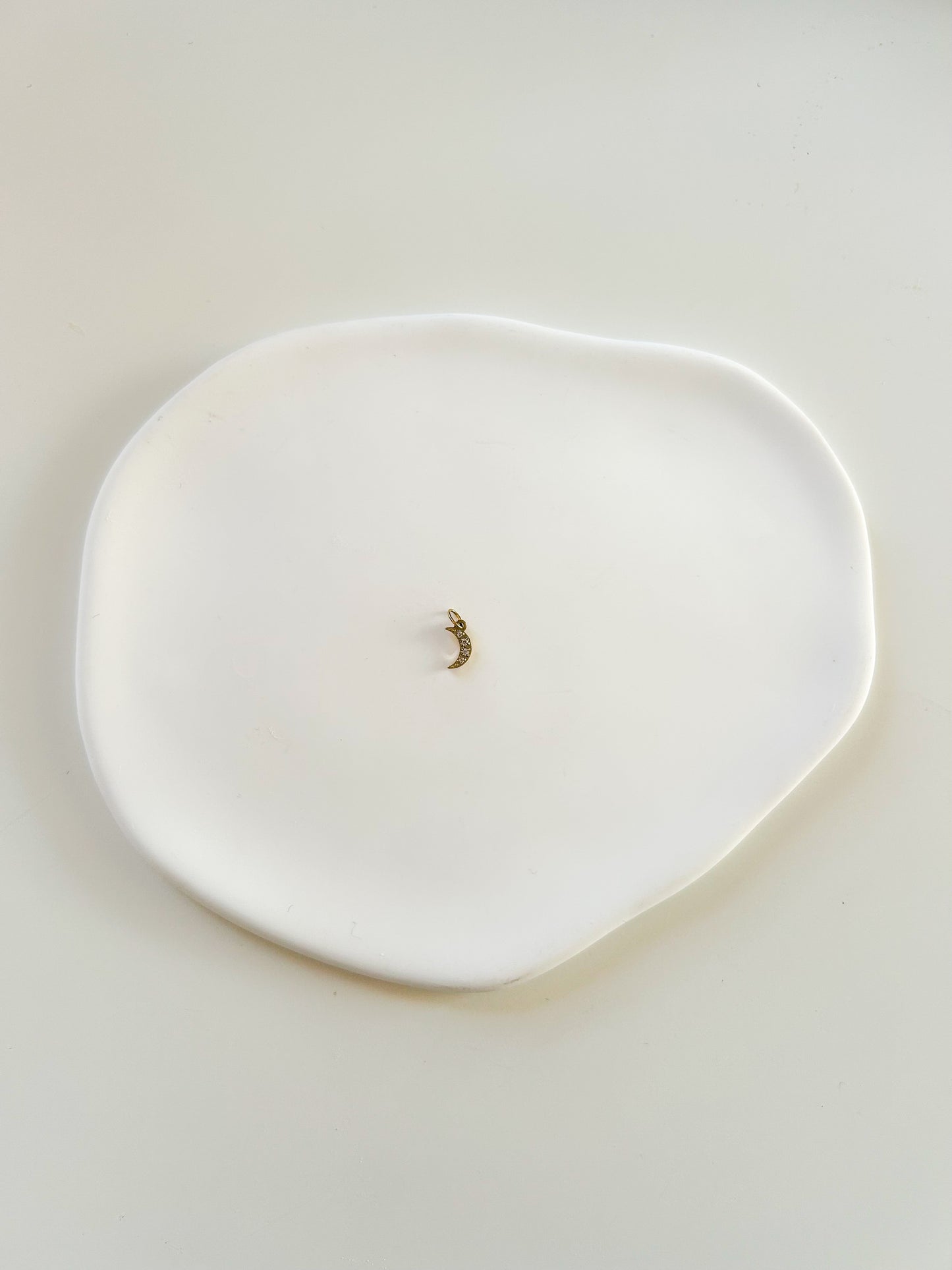 Charms pendentif demi-lune dorée avec strass