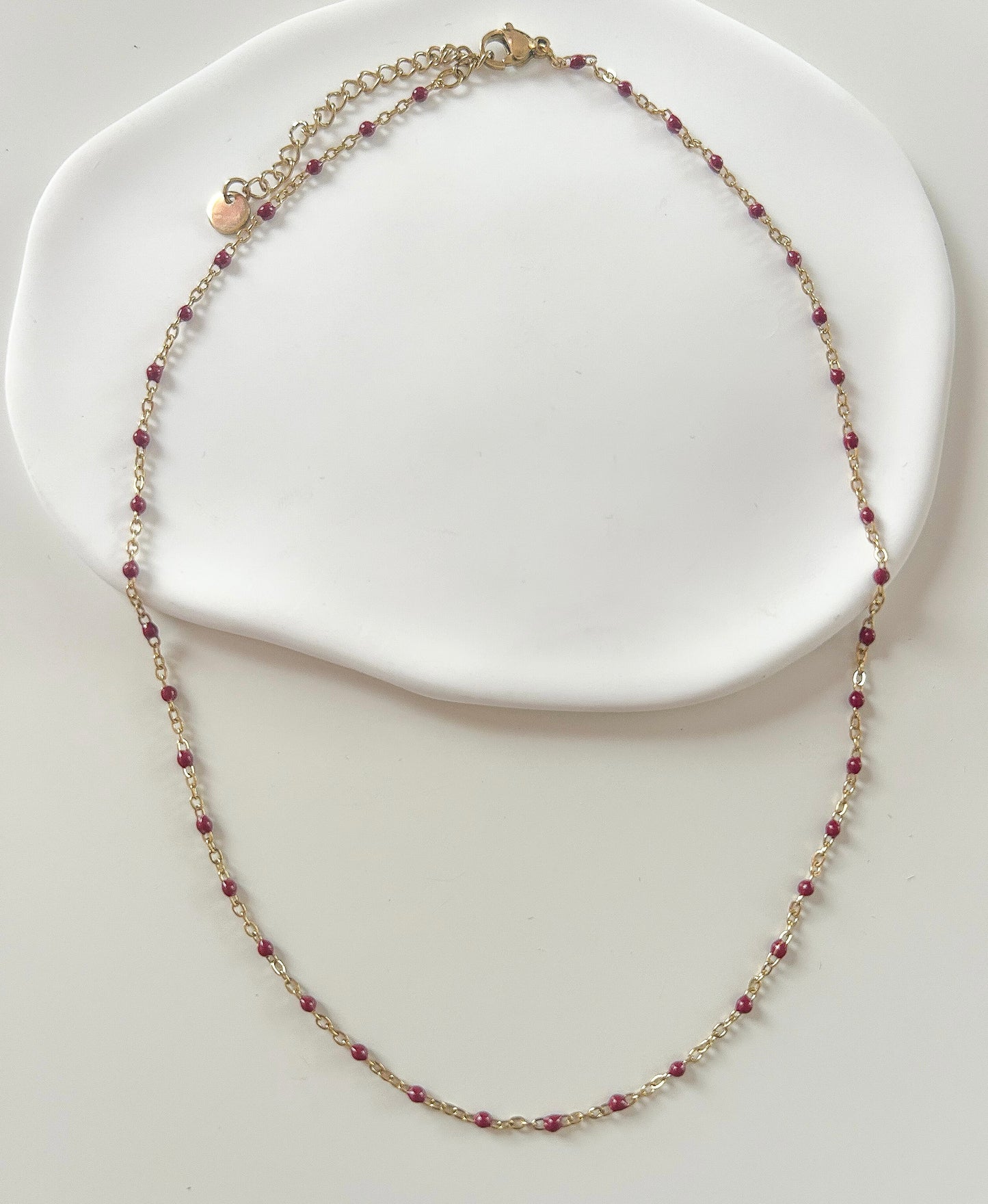 Collier doré avec perles terracotta