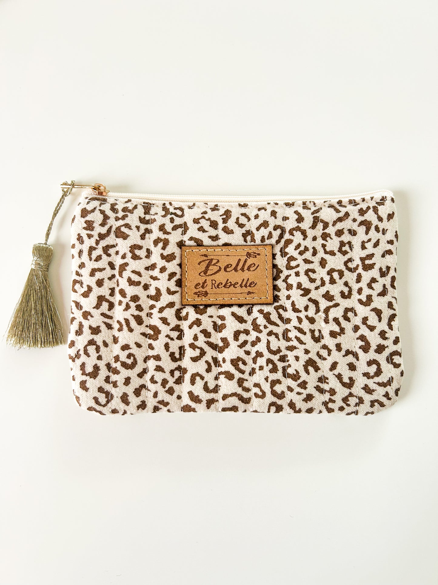 Pochette “Belle et Rebelle” imprimé vache – blanc & marron ultra tendance