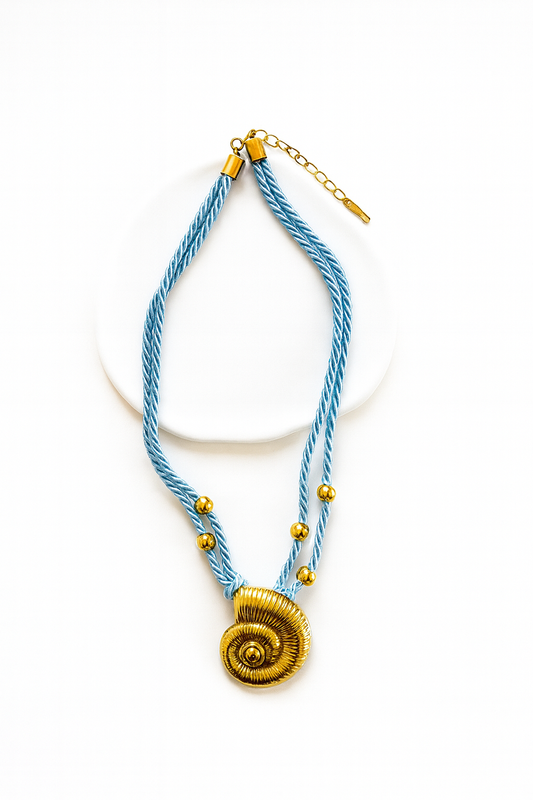 Collier Coquillage Doré – Double Corde Torsadée Bleu avec Perles