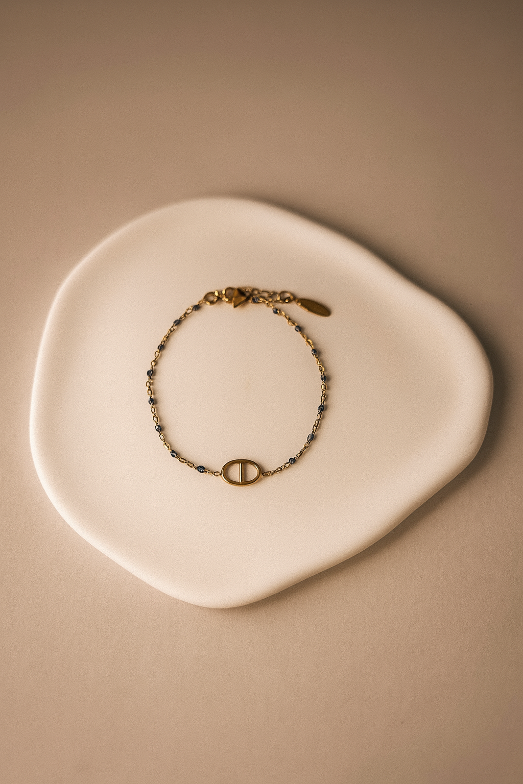 Bracelet minimaliste en perles dorée et gris