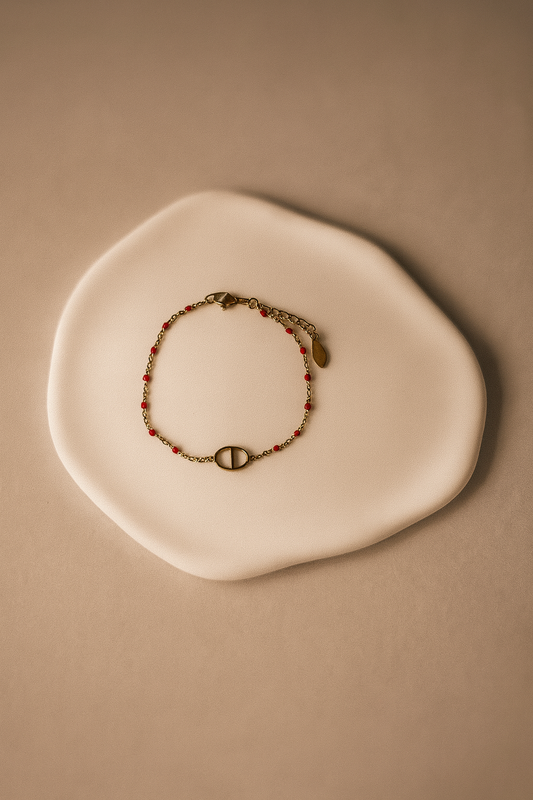 Bracelet minimaliste en perles dorée et rouge