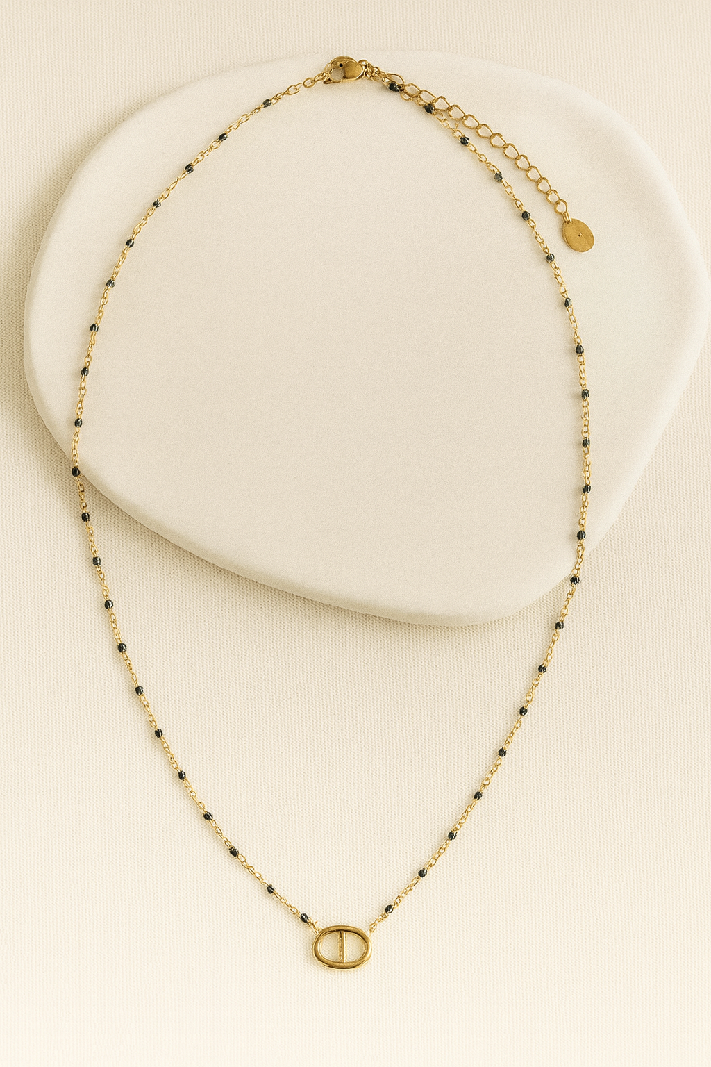 Collier perlé noir et doré