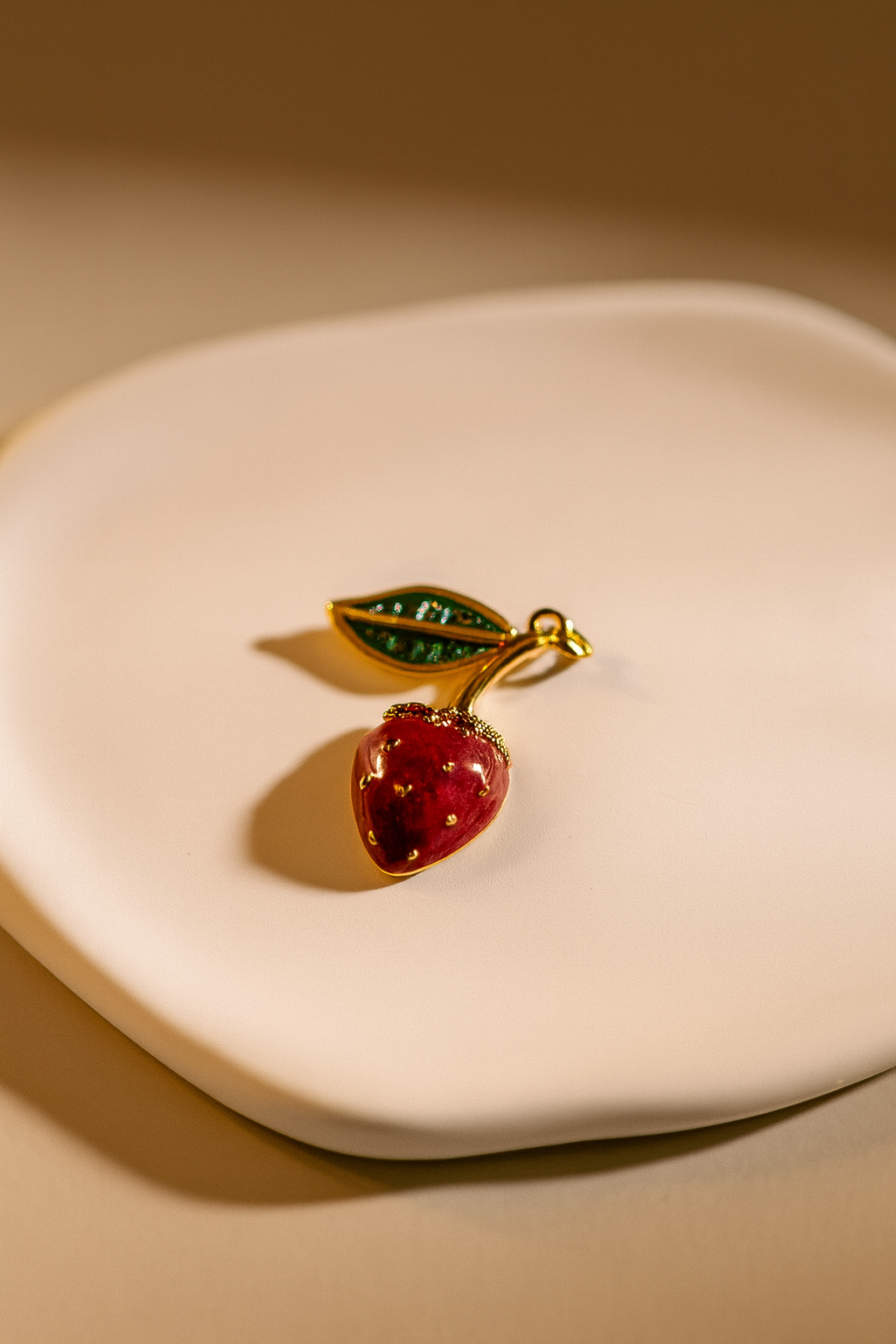 Charms Fraise Doré Taille Grand - Breloque Fruitée