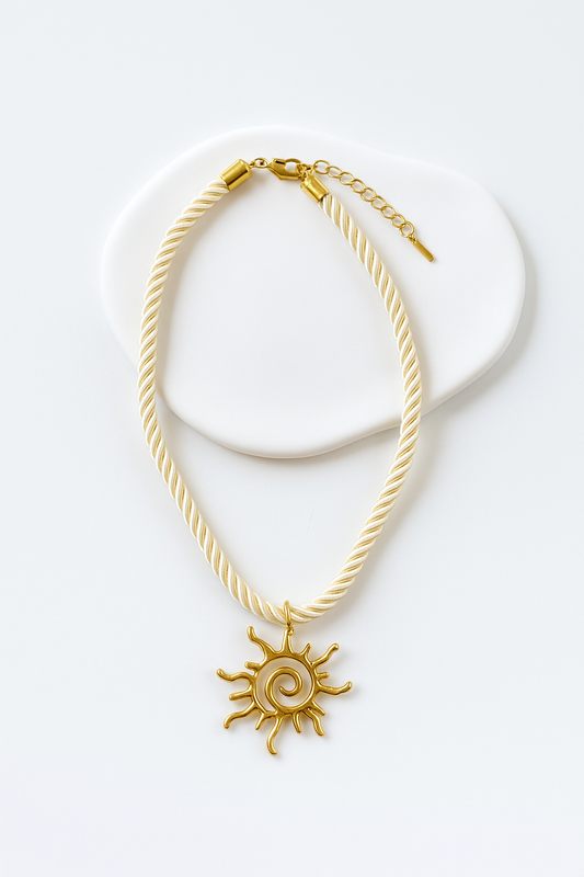 Collier Soleil Doré – Corde Torsadée Ivoire
