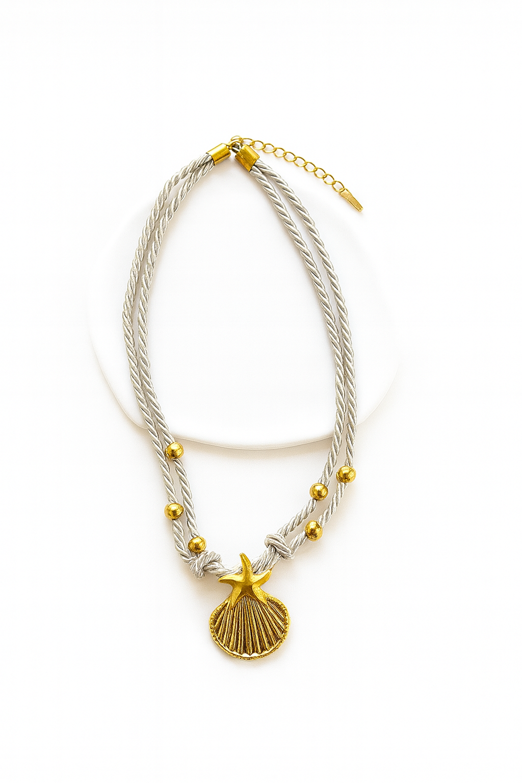 Collier Coquillage & Étoile Dorés – Double Corde Torsadée Ivoire avec Perles