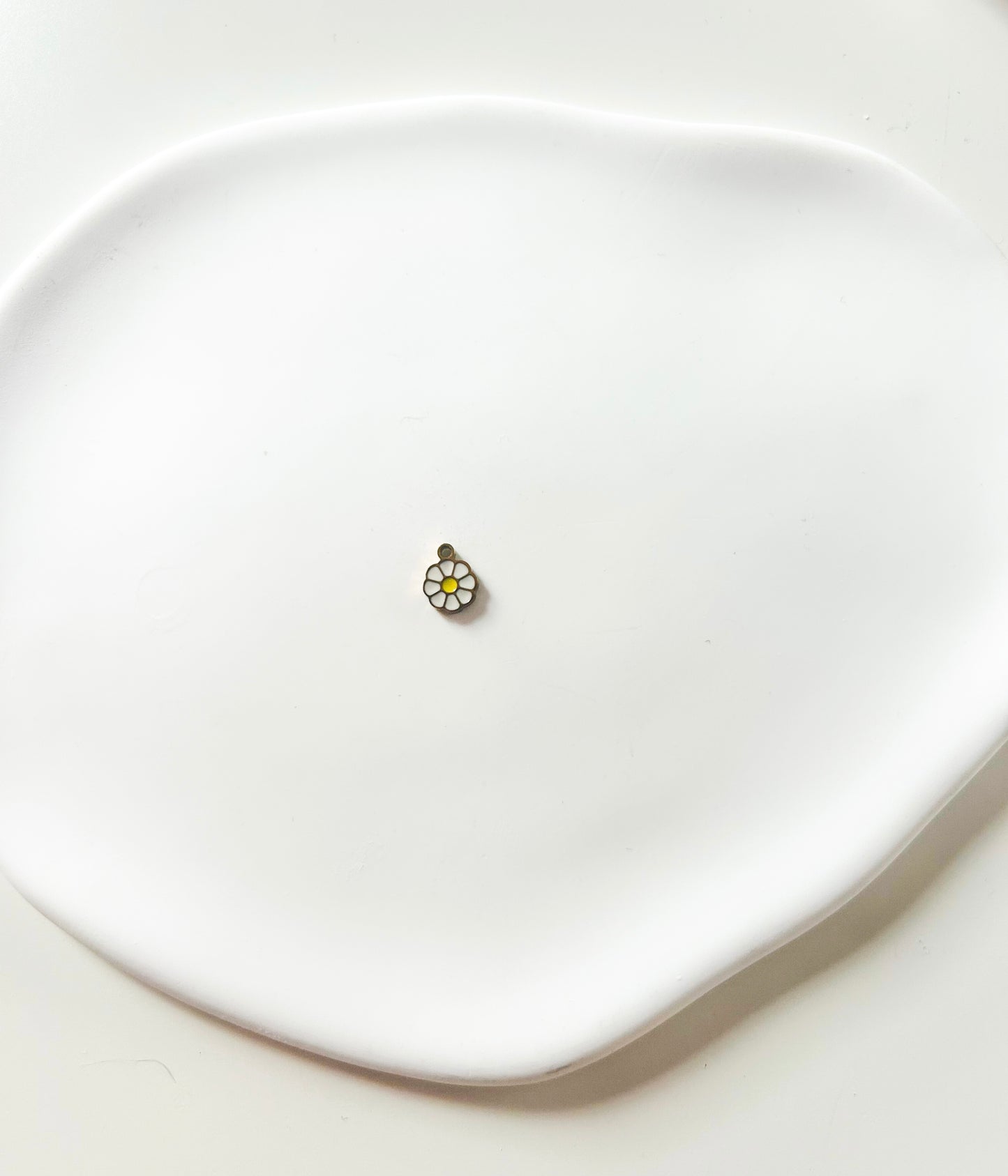 Charms Marguerite - petit pendentif fleuri