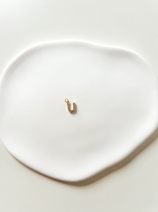 Charms Lettre U – Breloque Alphabet Élégante