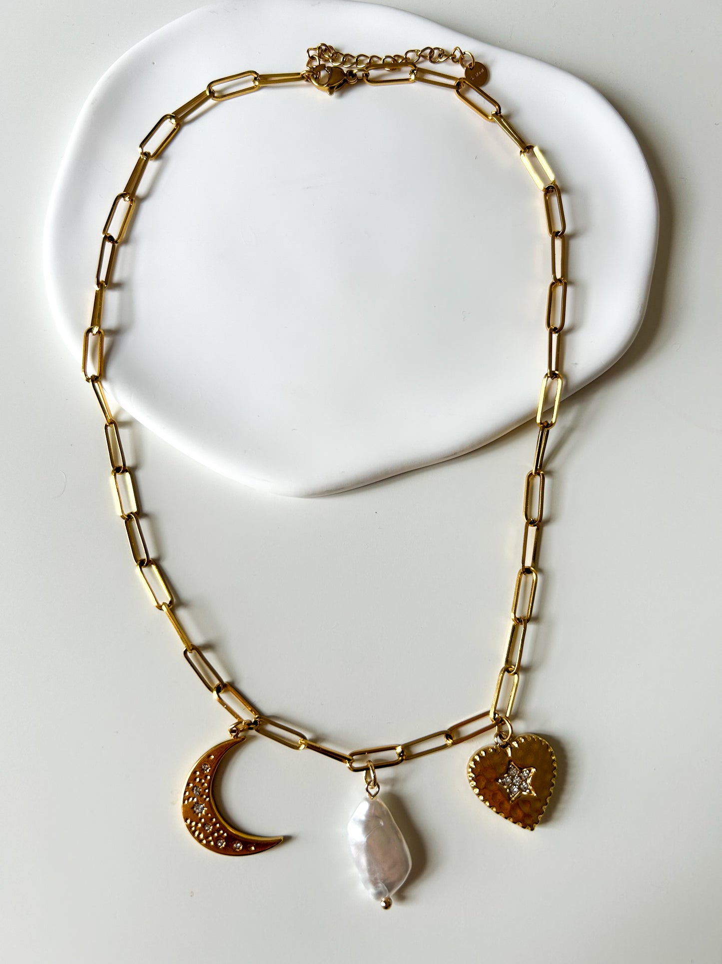 Collier doré à maillons et pendentif - Mystique et raffiné