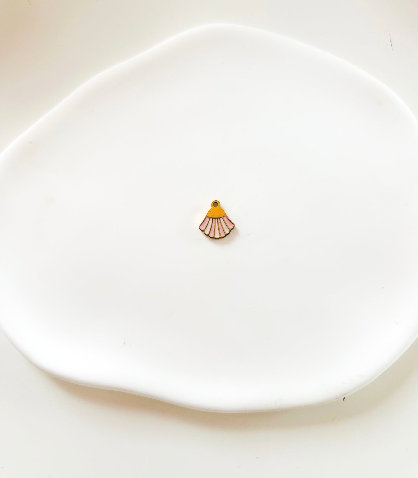 Charms coquillage doré et rose