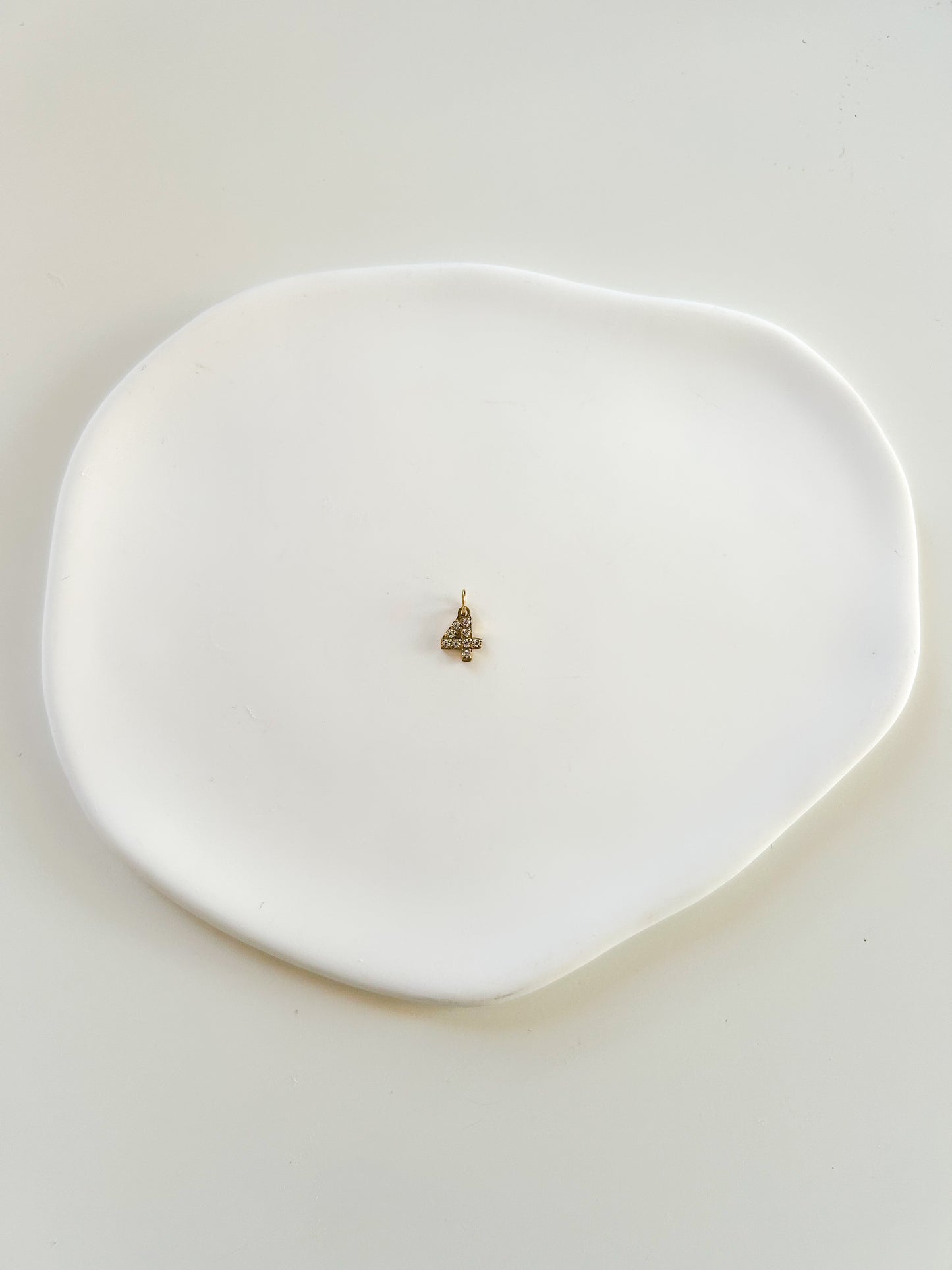 Charms pendentif lettre 4 doré avec strass