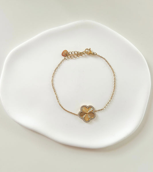 Bracelet doré avec trèfle pailleté