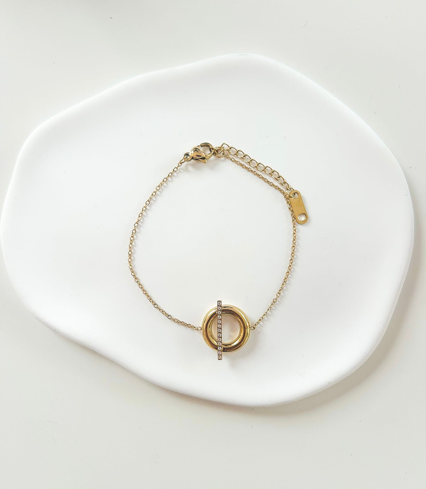 Bracelet doré avec pendentifs rond et barre pailletés