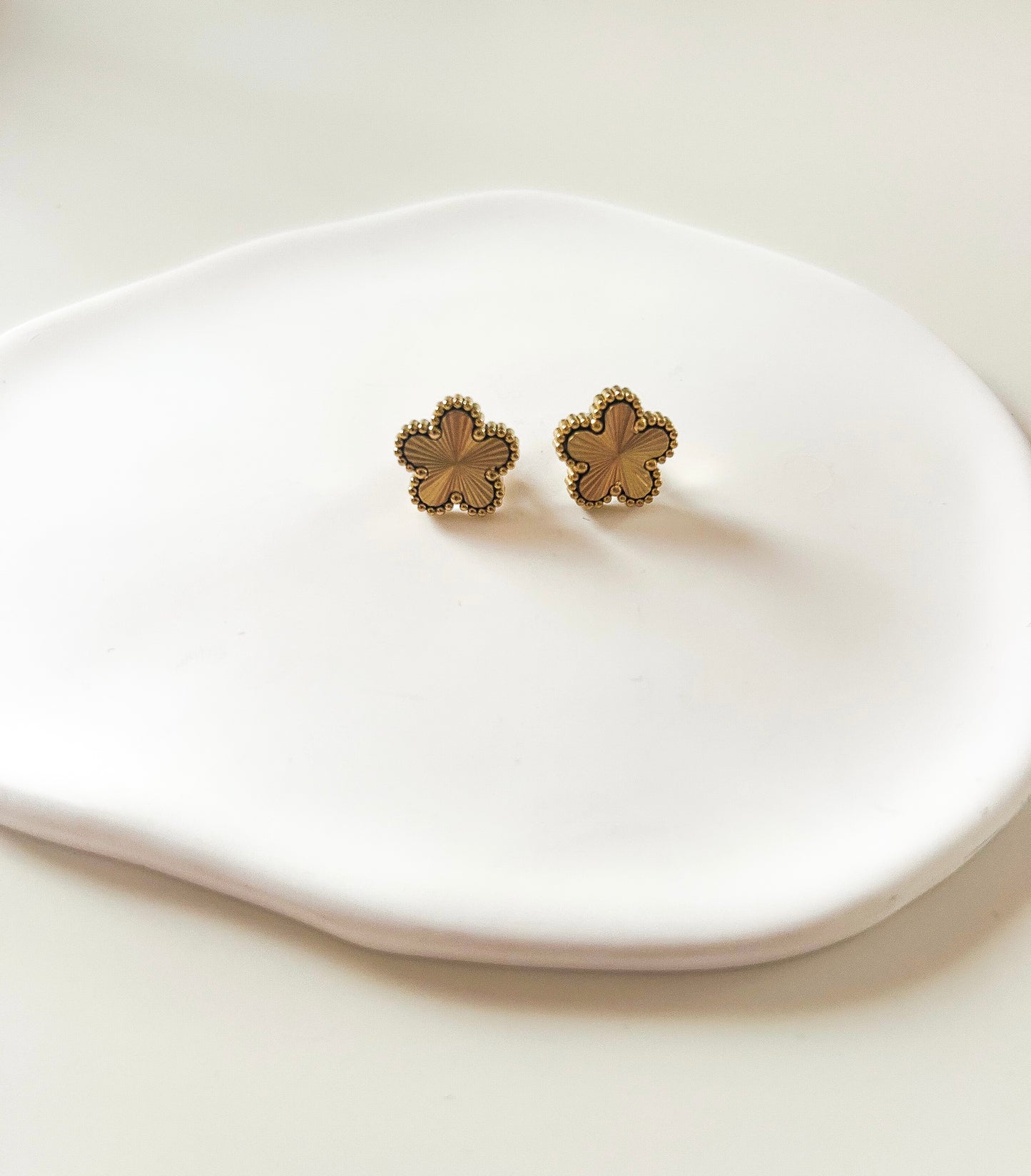 Boucles d'oreilles dorées trèfle