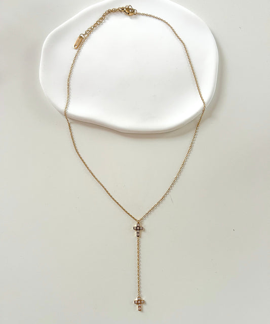 Collier sautoir doré avec pendentif croix pailletée