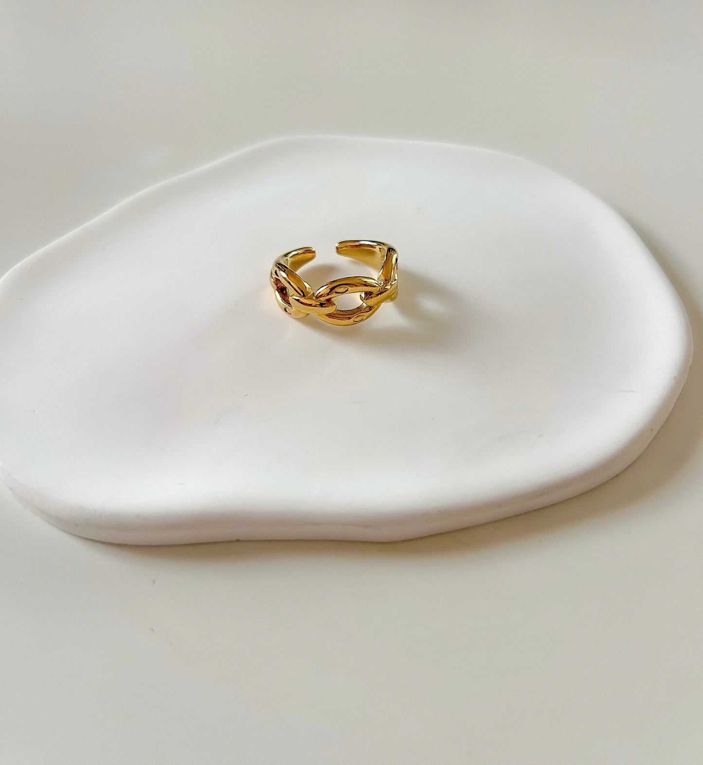 Bague dorée - tendance et élégante