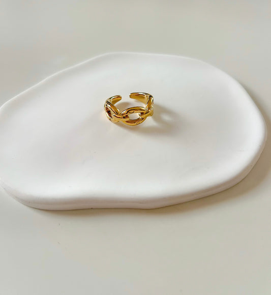 Bague dorée - tendance et élégante