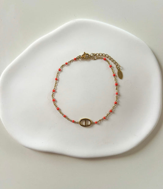 Bracelet minimaliste en perles dorées et corail