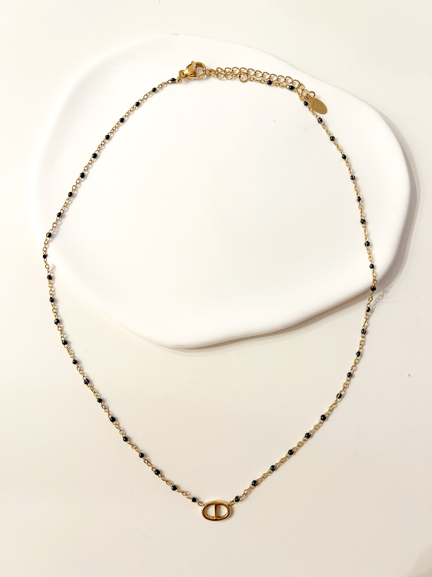 Collier perlé noir et doré