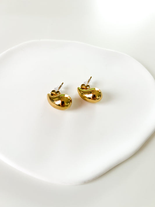 Boucles d’oreilles gouttes dorées (petite taille)