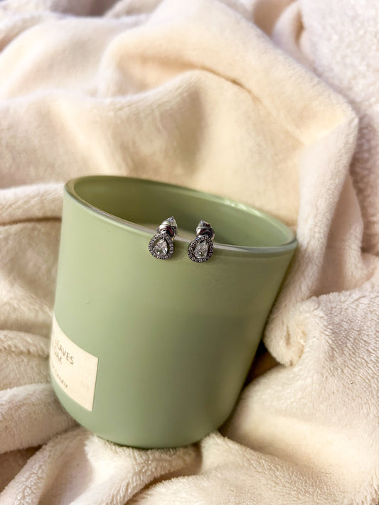 Boucles d’oreilles argentées goutte zircon – Élégantes et raffinées